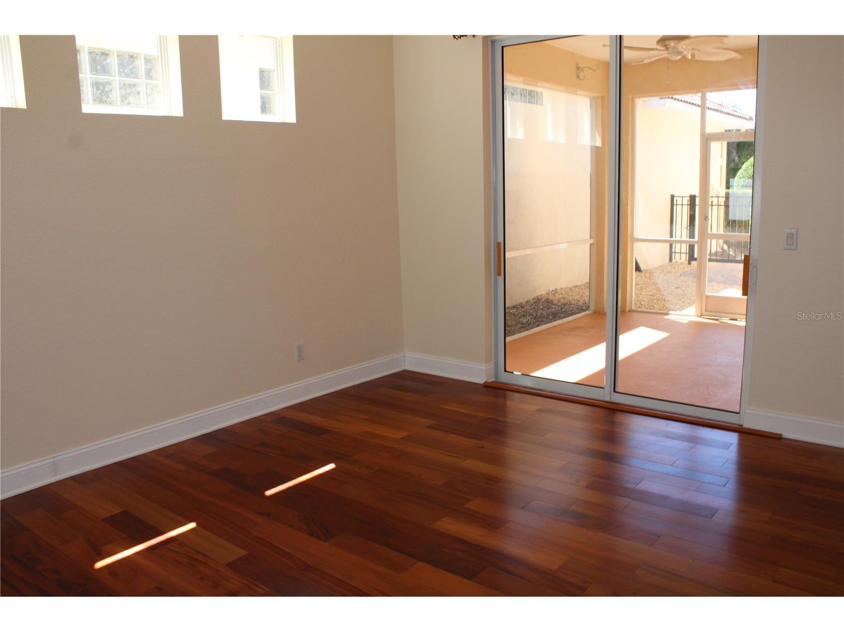 7803 33rd Street E Sarasota FL 34243 A4686792 image13