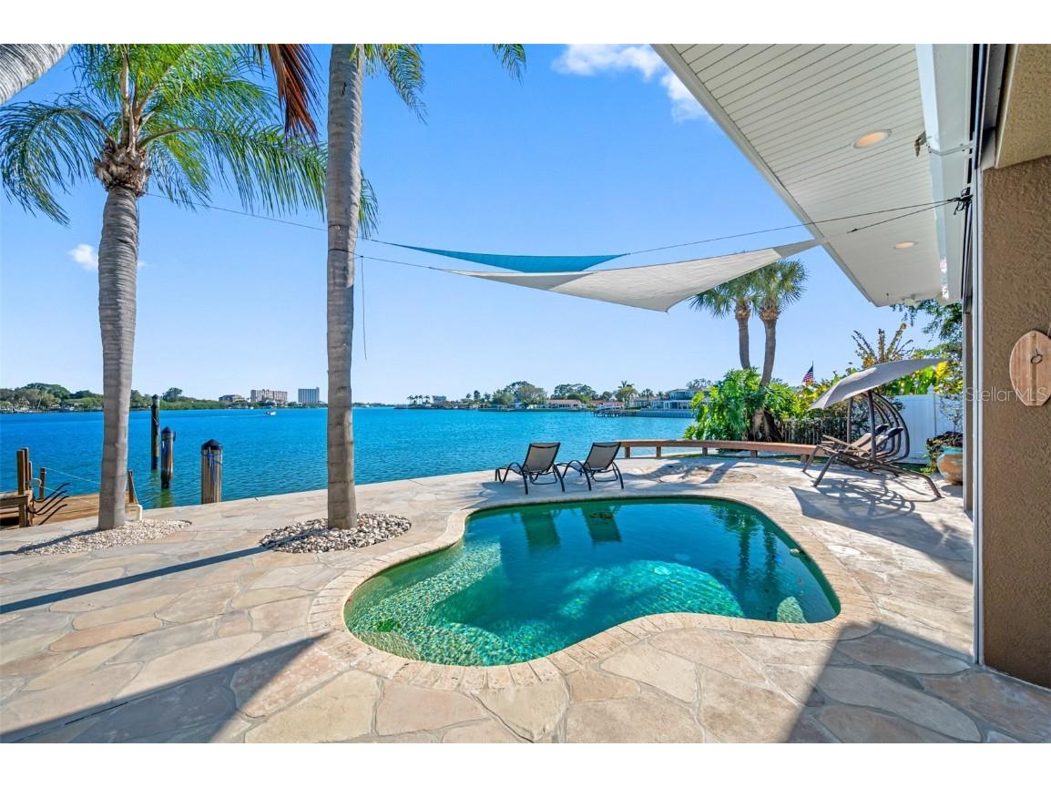 7804 Causeway Boulevard S Saint Petersburg FL 33707 U8190147 image1