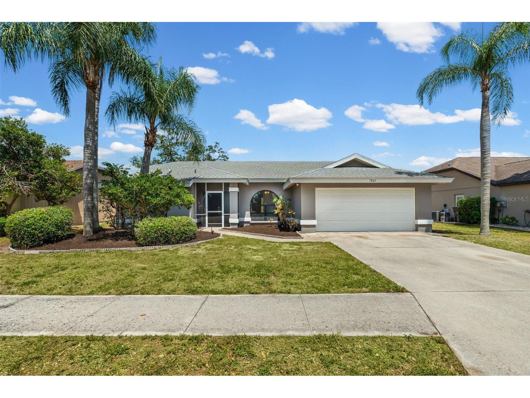 7807 38th Court E Sarasota FL 34243 A4693933 image1