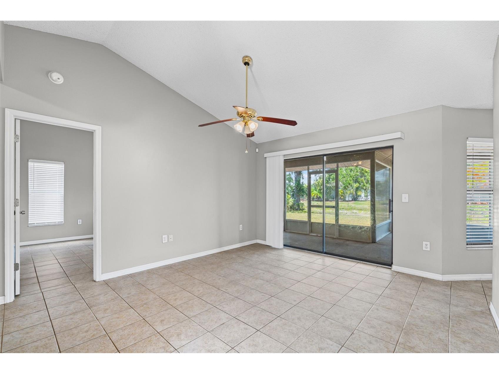 7807 38th Court E Sarasota FL 34243 A4693933 image10