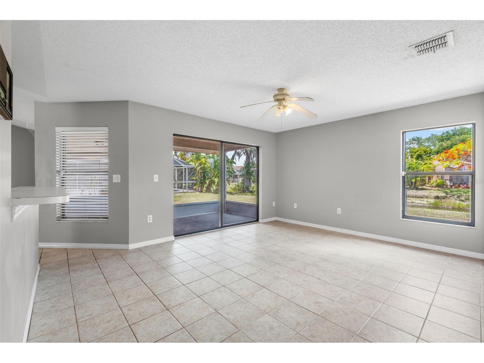7807 38th Court E Sarasota FL 34243 A4693933 image31