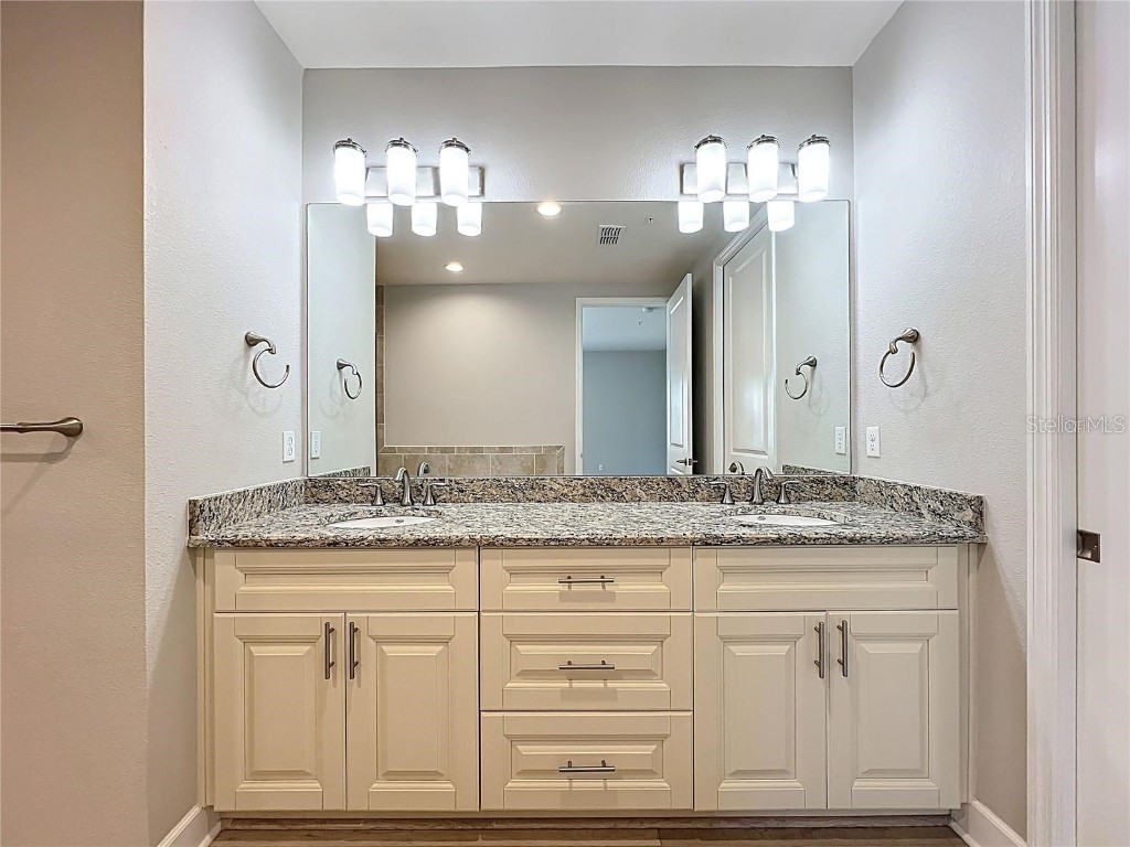 7810 34th Avenue W #103 Bradenton FL 34209 A4661597 image25