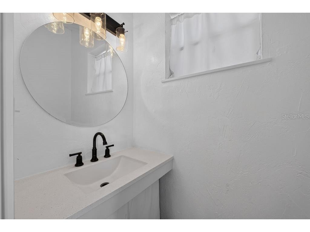 7810 Senrab Drive Bradenton FL 34209 TB8526463 image33