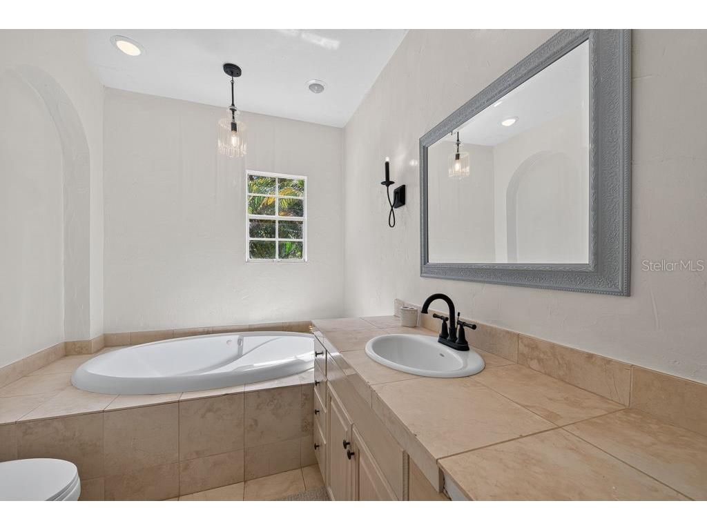 7810 Senrab Drive Bradenton FL 34209 TB8526463 image49