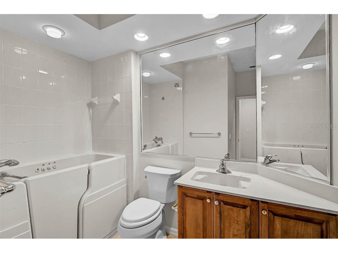 7815 Ashley Circle Bradenton FL 34201 A4668389 image21