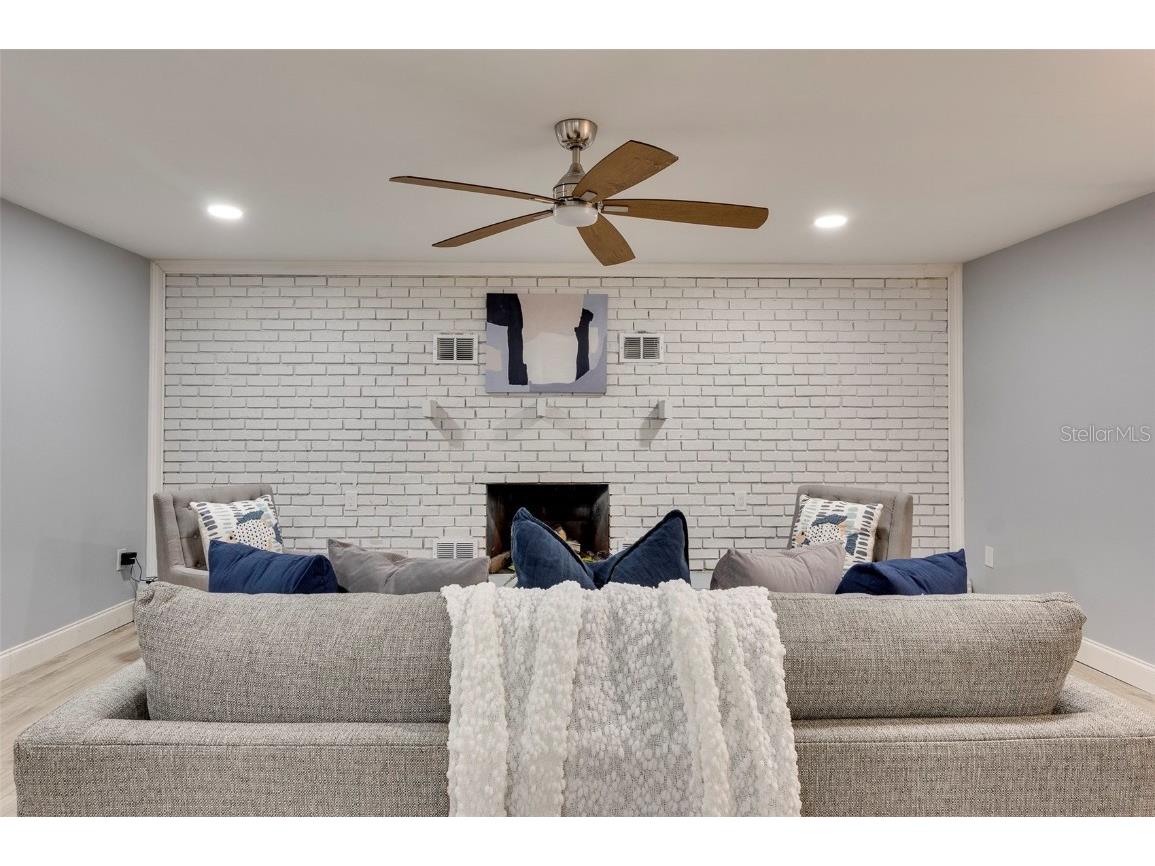 7815 N 52nd Street Tampa FL 33617 U8224706 image11