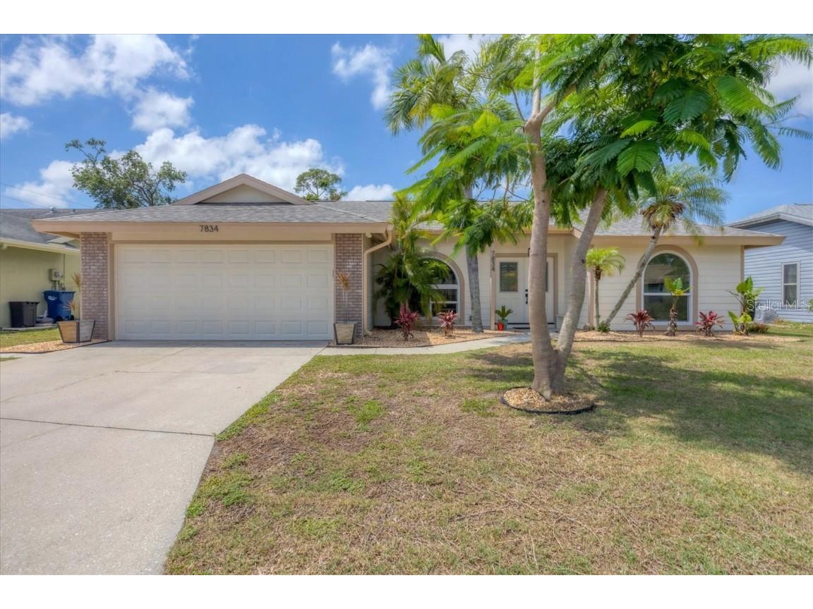 7834 38th Court E Sarasota FL 34243 A4653294 image1