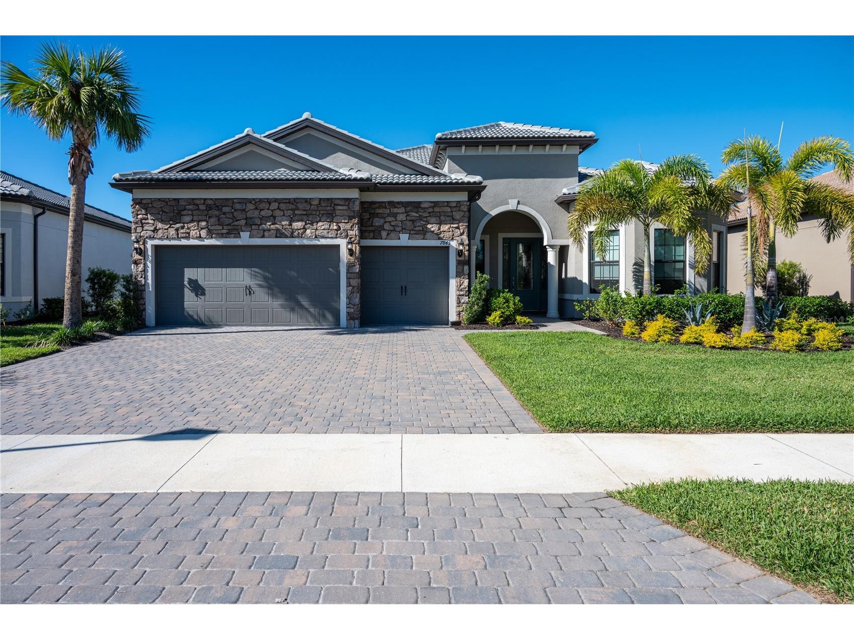 7845 Mainsail Lane Sarasota FL 34240 A4679753 image1