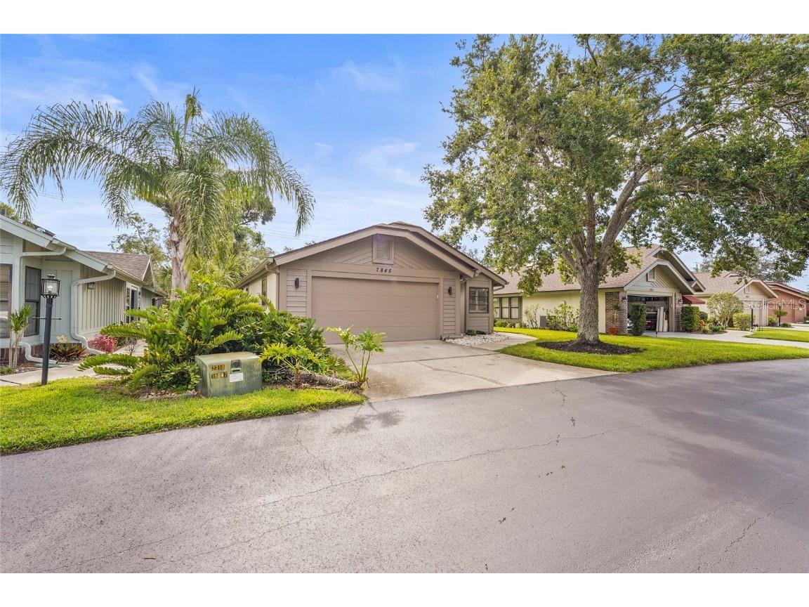 7845 Pine Trace Drive Sarasota FL 34243 A4665103 image2