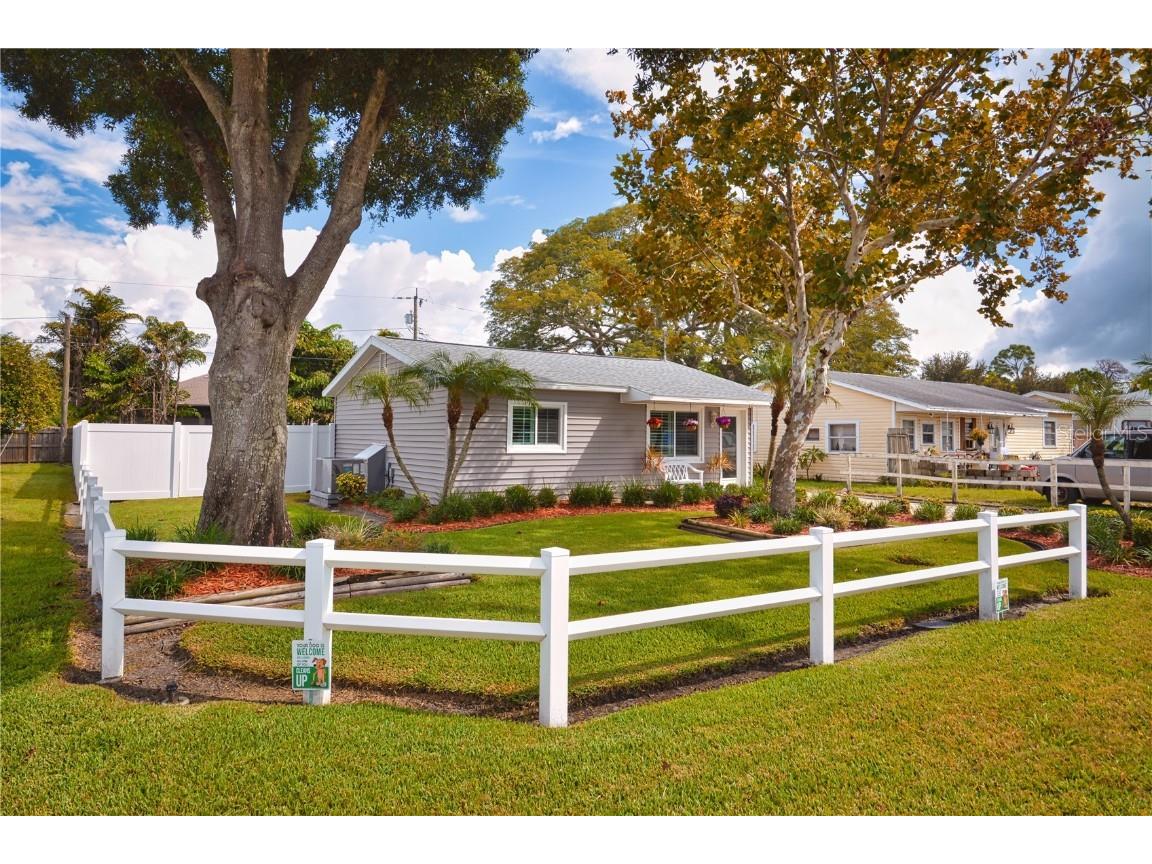7853 40th Avenue N Saint Petersburg FL 33709 U8137835 image1