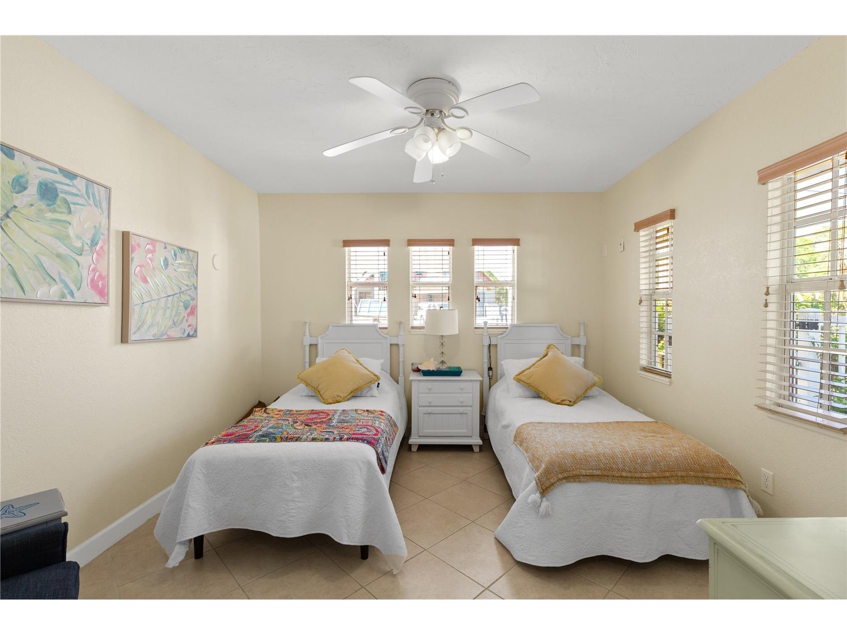 7860 Holiday Drive Sarasota FL 34231 A4648873 image36