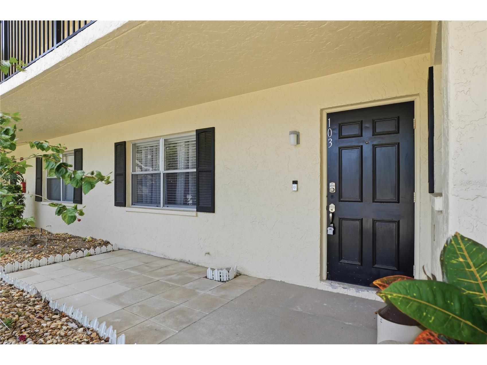 7860 Palm Aire Lane #103 Sarasota FL 34243 A4689954 image1