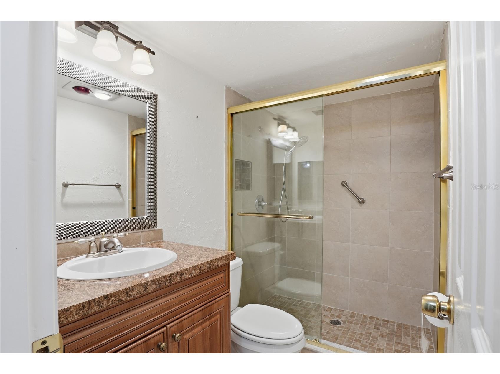 7860 Palm Aire Lane #103 Sarasota FL 34243 A4689954 image16