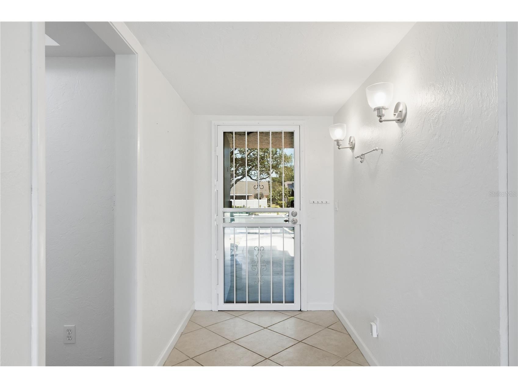 7860 Palm Aire Lane #103 Sarasota FL 34243 A4689954 image7
