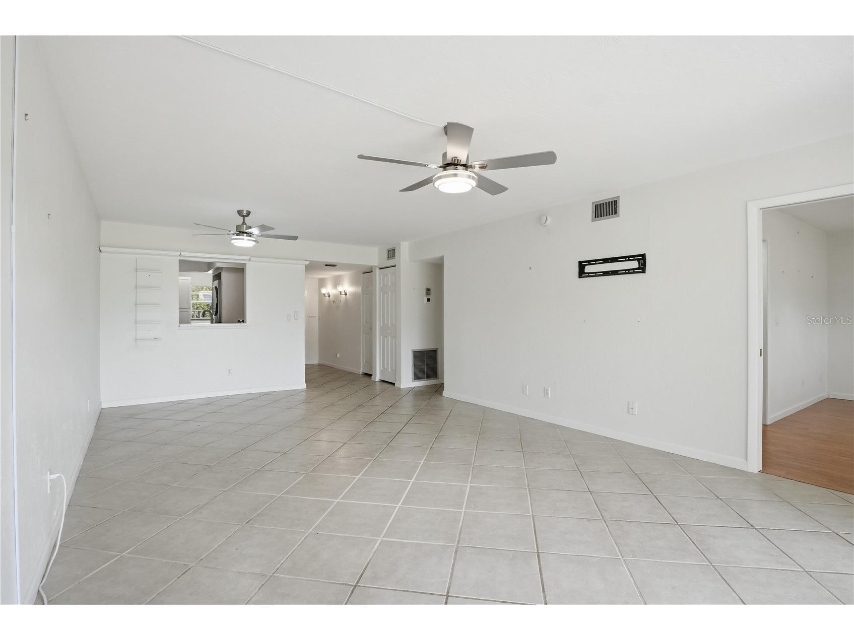 7860 Palm Aire Lane #103 Sarasota FL 34243 A4689954 image8