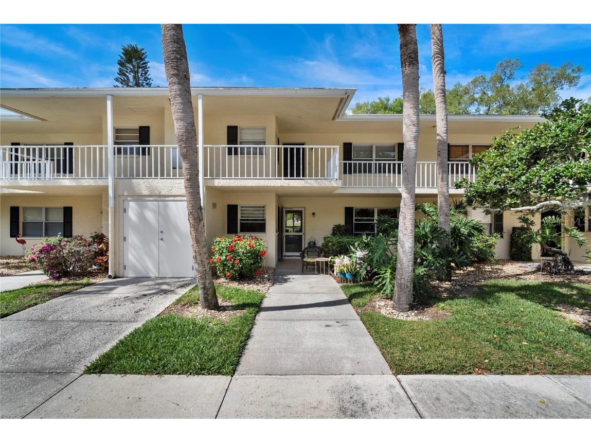 7860 Palm Aire Lane #104 Sarasota FL 34243 A4640435 image1