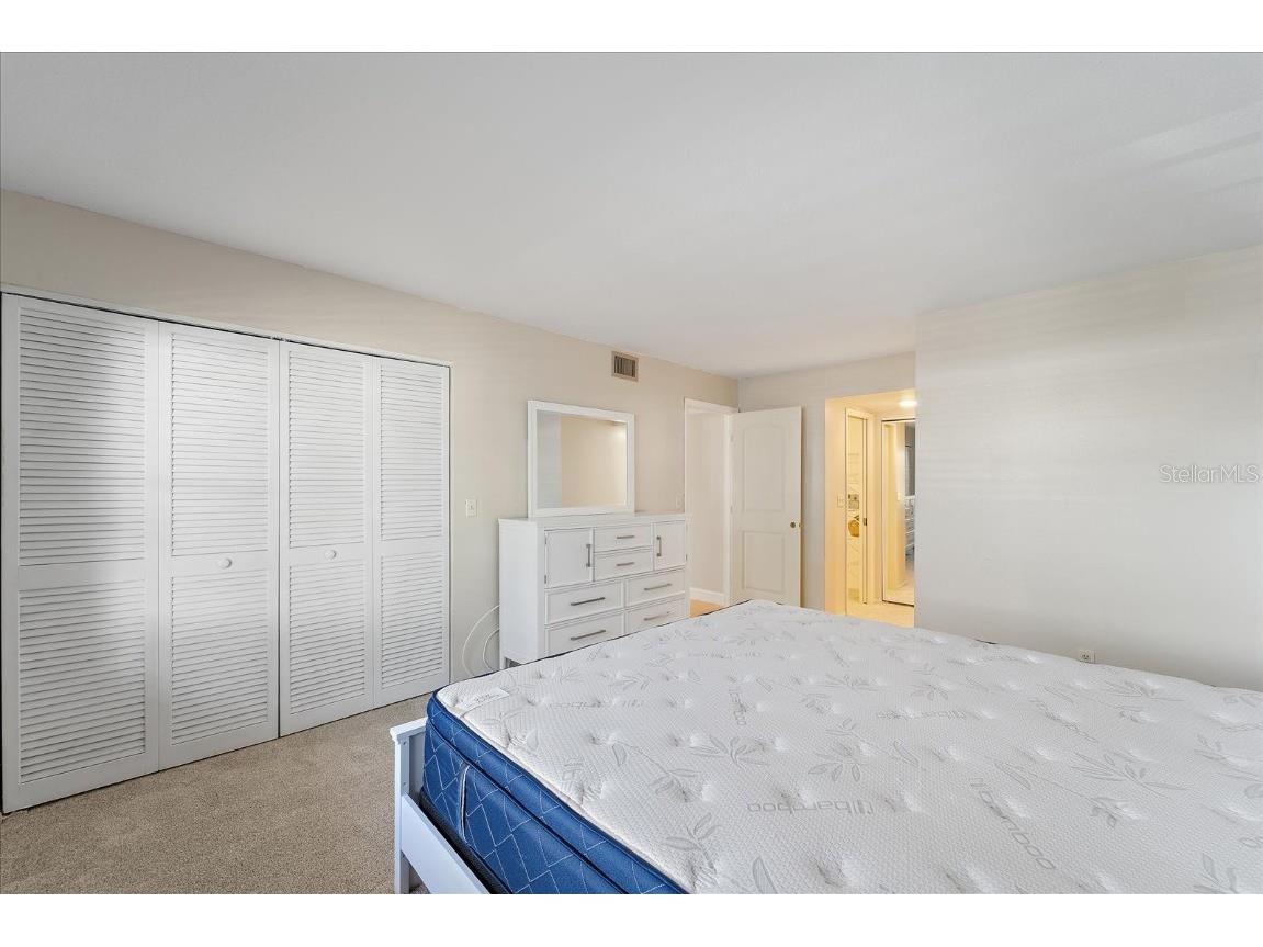 7860 Palm Aire Lane #104 Sarasota FL 34243 A4676737 image16