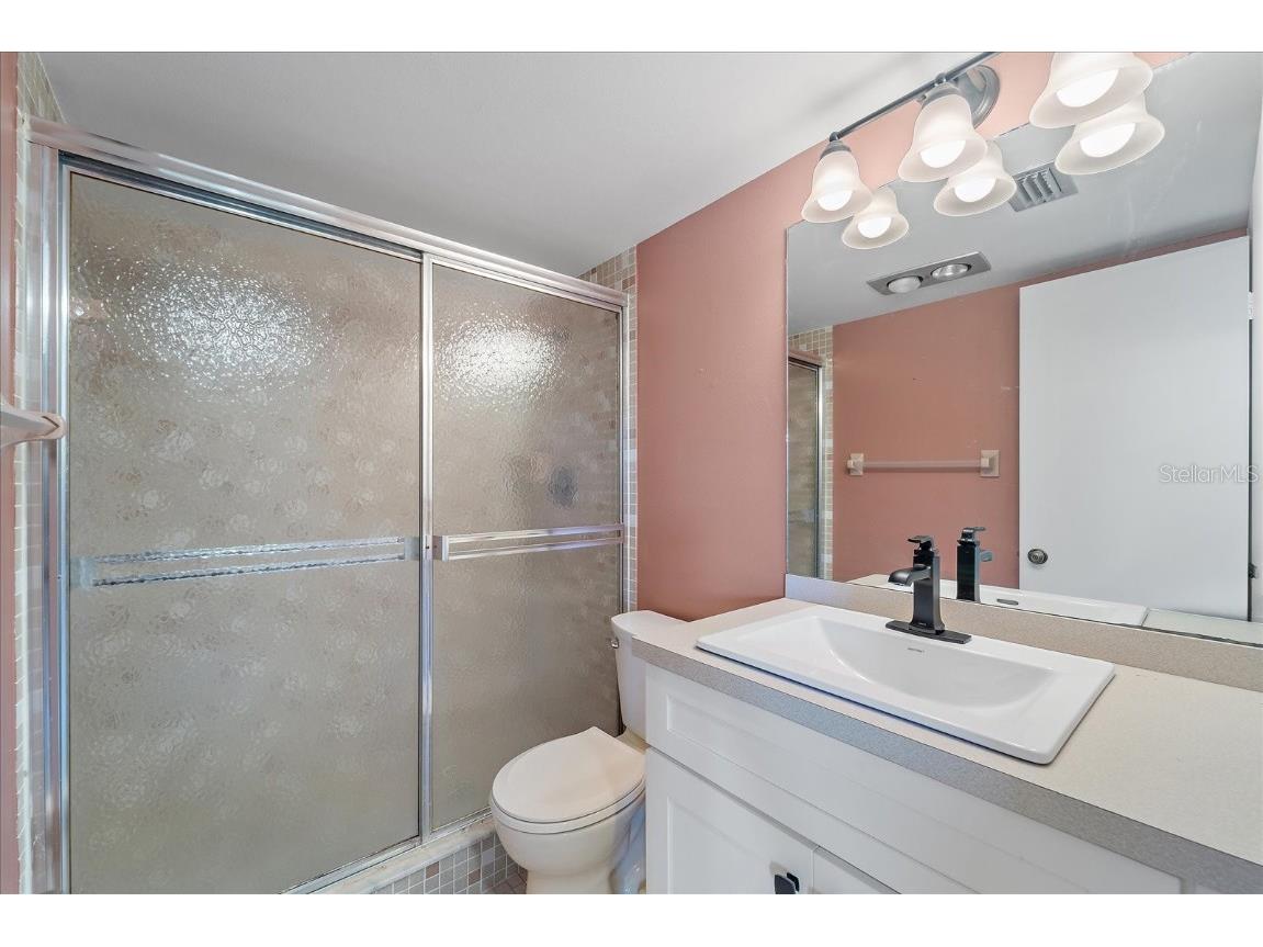 7860 Palm Aire Lane #104 Sarasota FL 34243 A4676737 image18