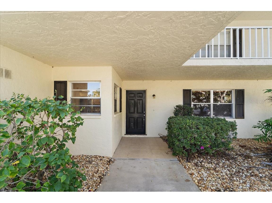7860 Palm Aire Lane #104 Sarasota FL 34243 A4676737 image2