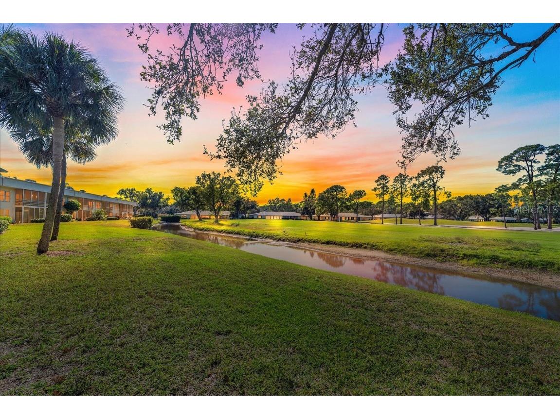 7860 Palm Aire Lane #104 Sarasota FL 34243 A4676737 image3