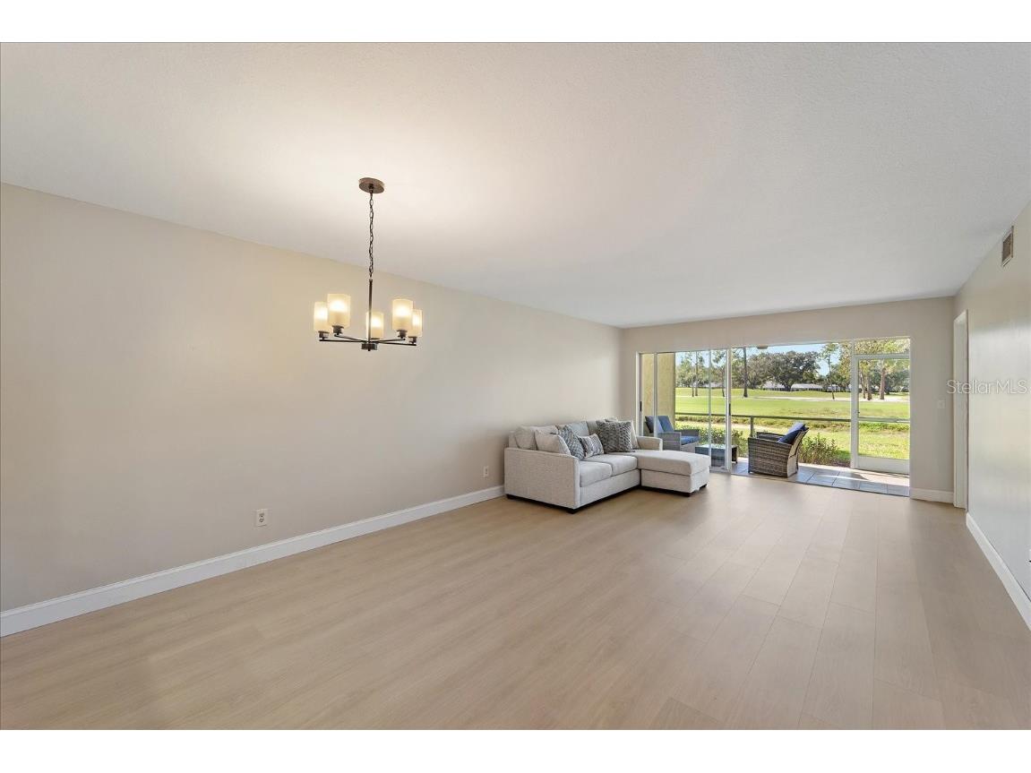 7860 Palm Aire Lane #104 Sarasota FL 34243 A4676737 image4