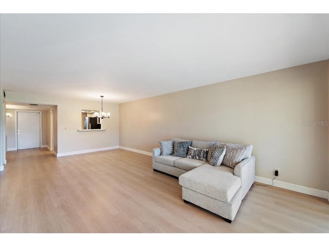 7860 Palm Aire Lane #104 Sarasota FL 34243 A4676737 image7
