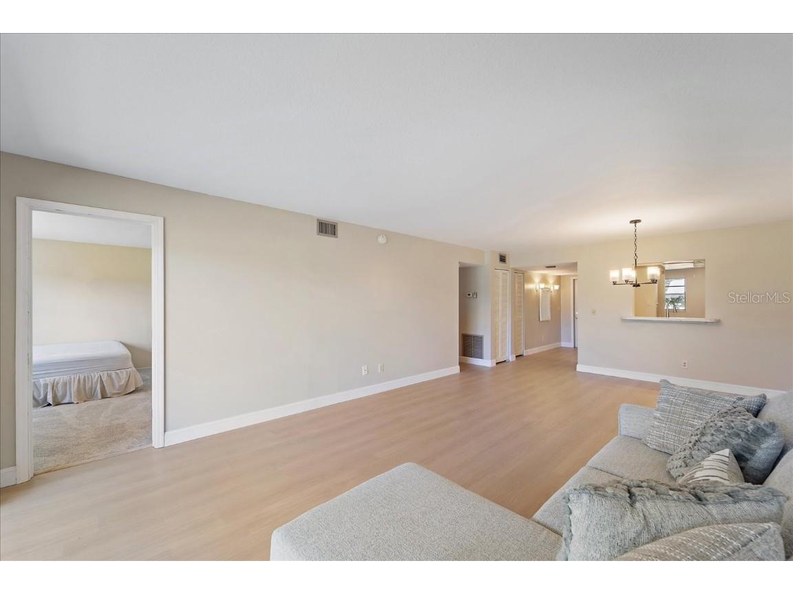 7860 Palm Aire Lane #104 Sarasota FL 34243 A4676737 image8