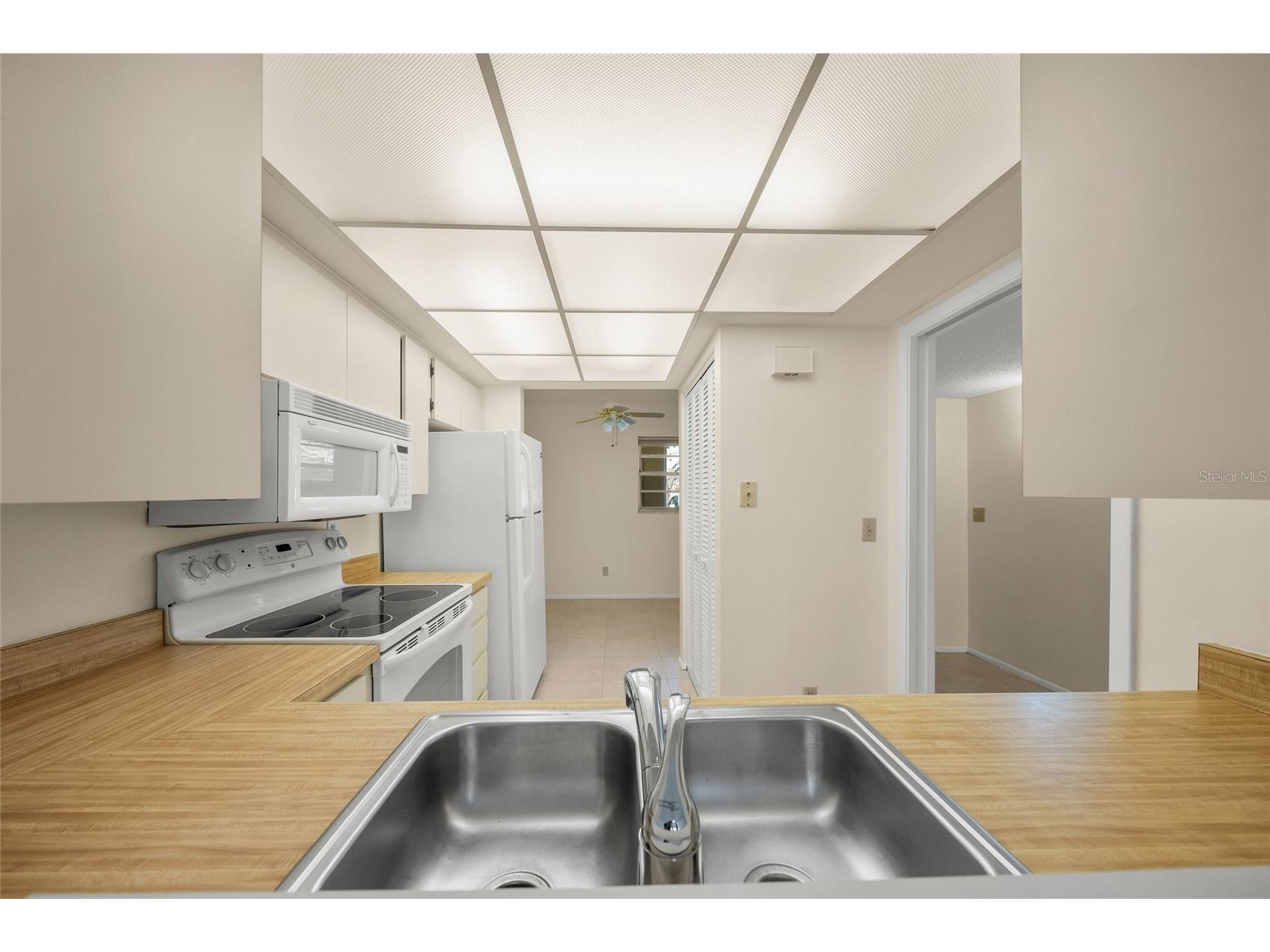 7860 Palm Aire Lane #105 Sarasota FL 34243 A4683450 image12