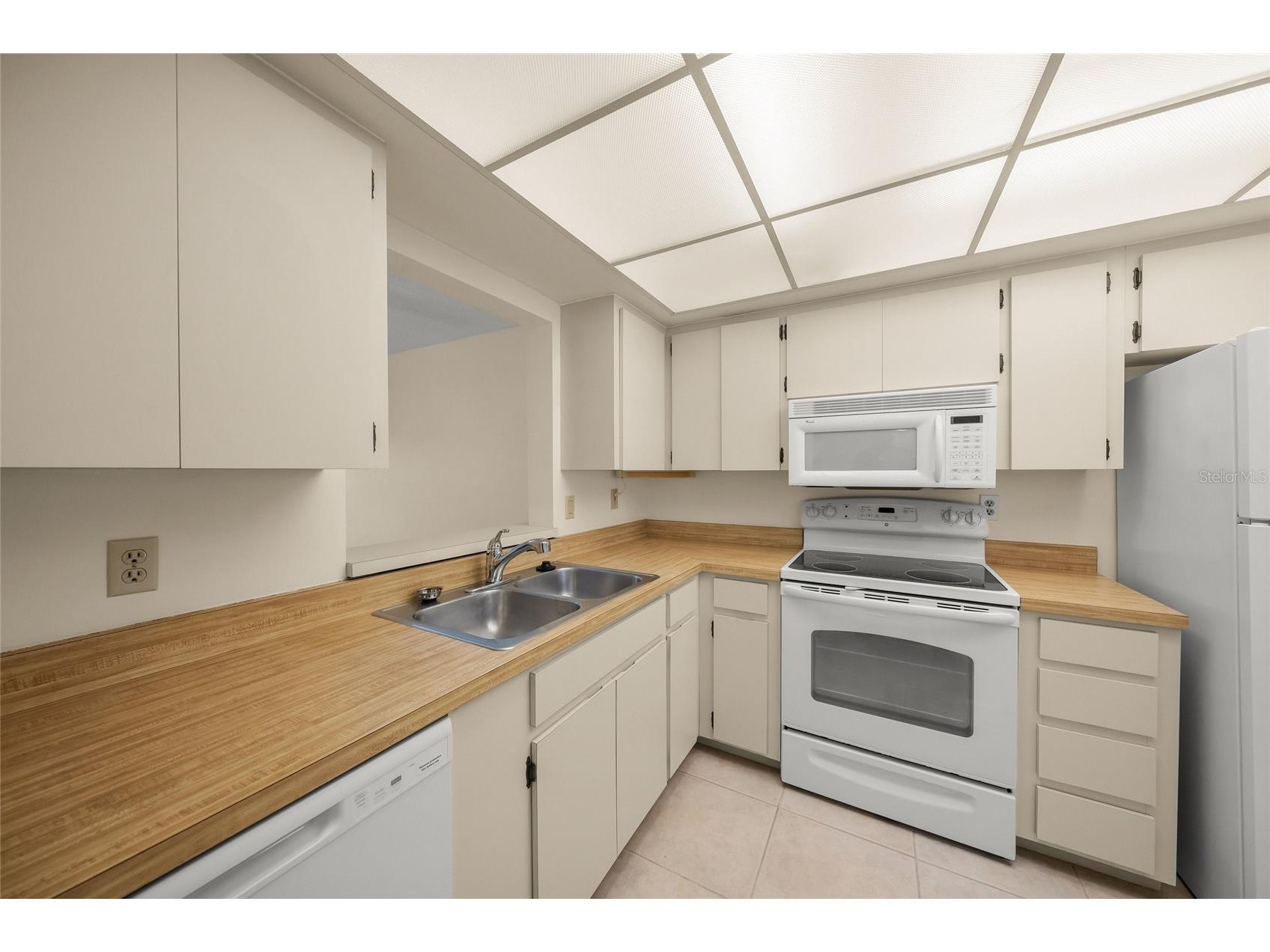 7860 Palm Aire Lane #105 Sarasota FL 34243 A4683450 image13