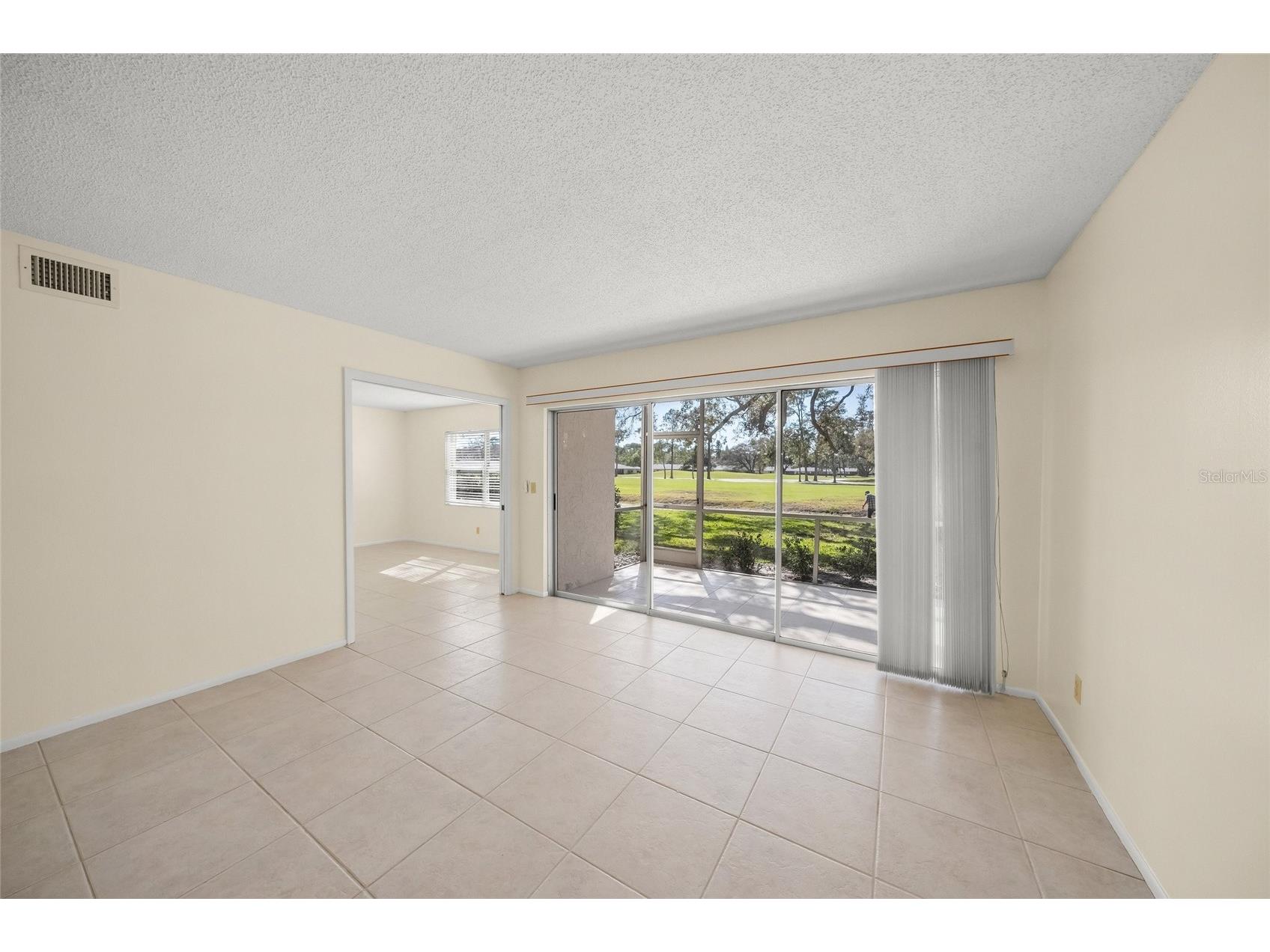 7860 Palm Aire Lane #105 Sarasota FL 34243 A4683450 image18