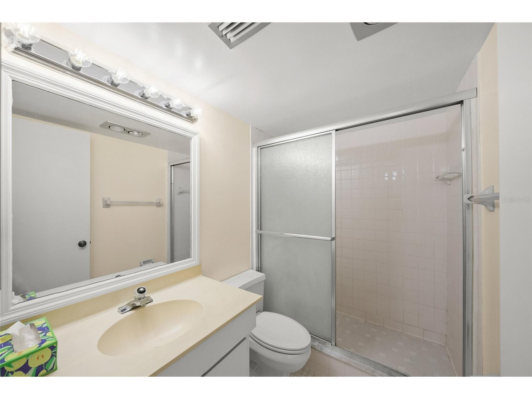7860 Palm Aire Lane #105 Sarasota FL 34243 A4683450 image22