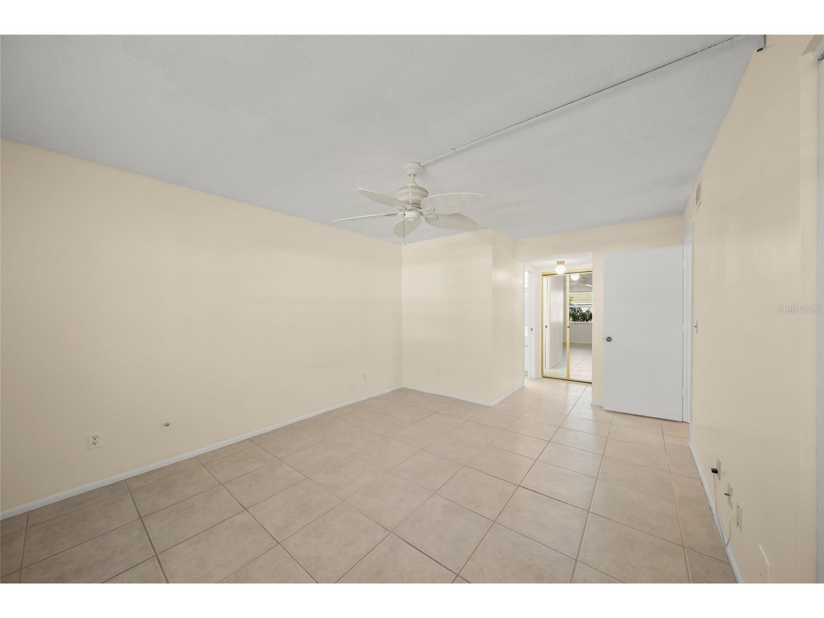 7860 Palm Aire Lane #105 Sarasota FL 34243 A4683450 image25