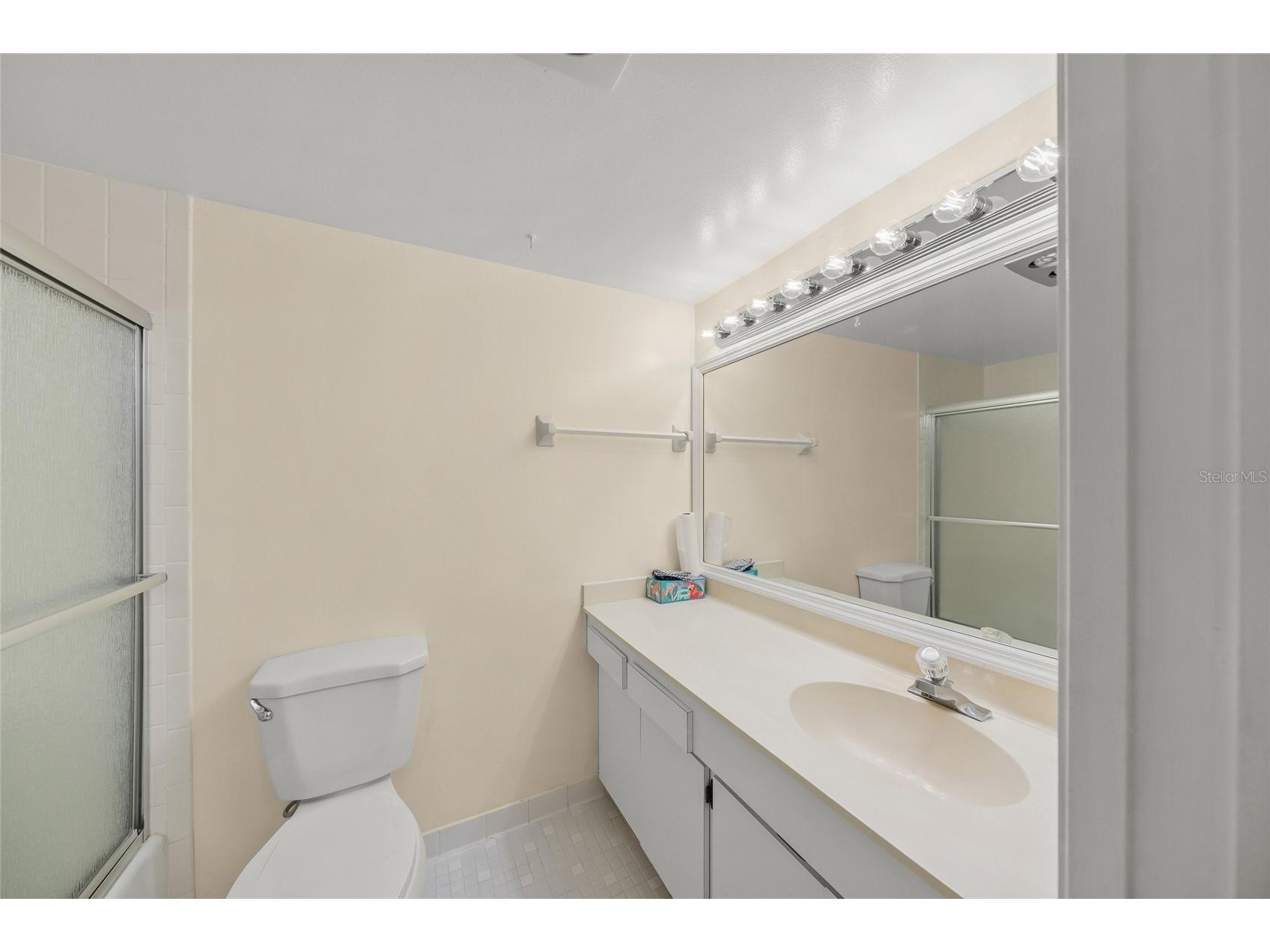 7860 Palm Aire Lane #105 Sarasota FL 34243 A4683450 image28