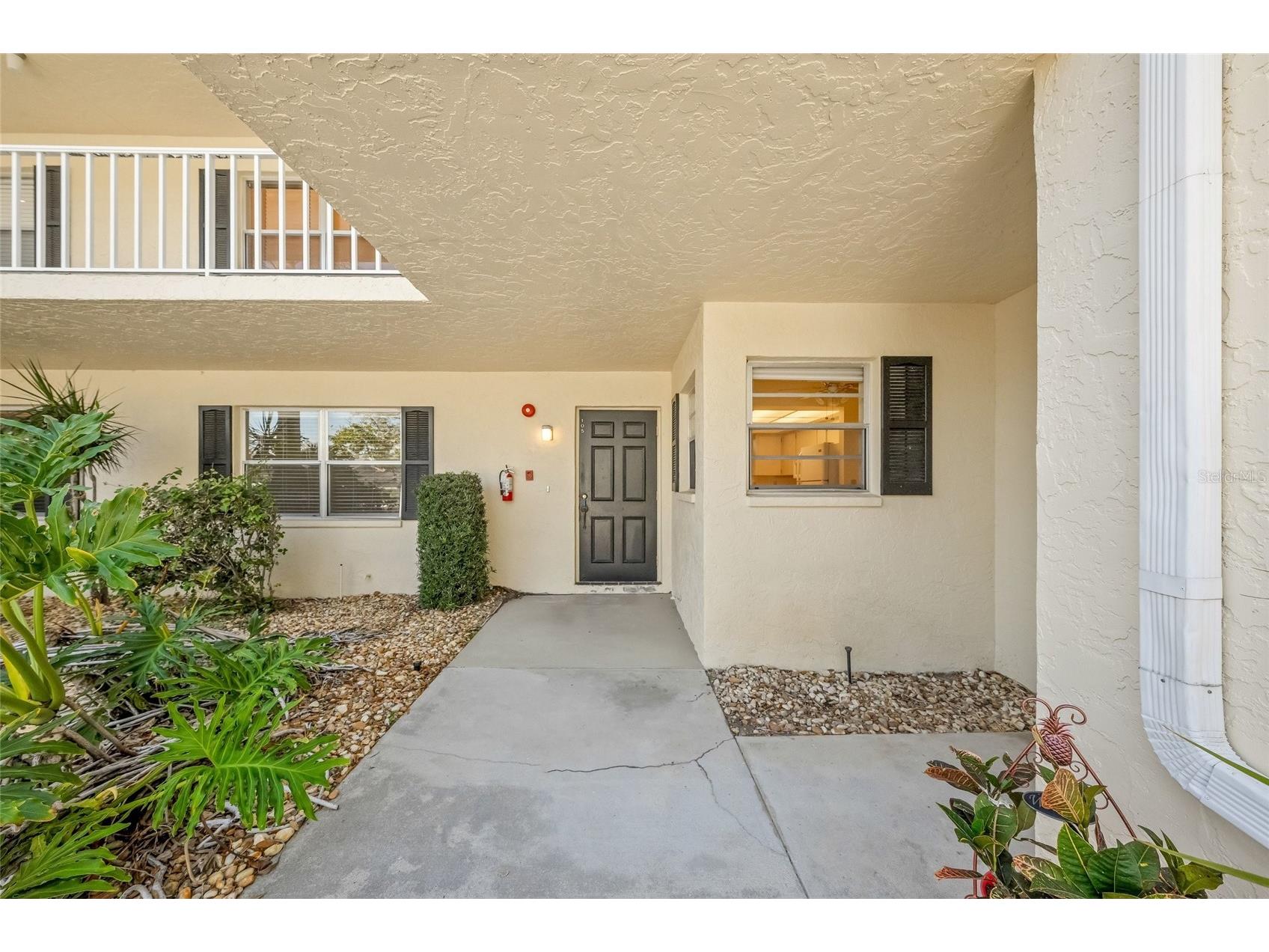 7860 Palm Aire Lane #105 Sarasota FL 34243 A4683450 image3