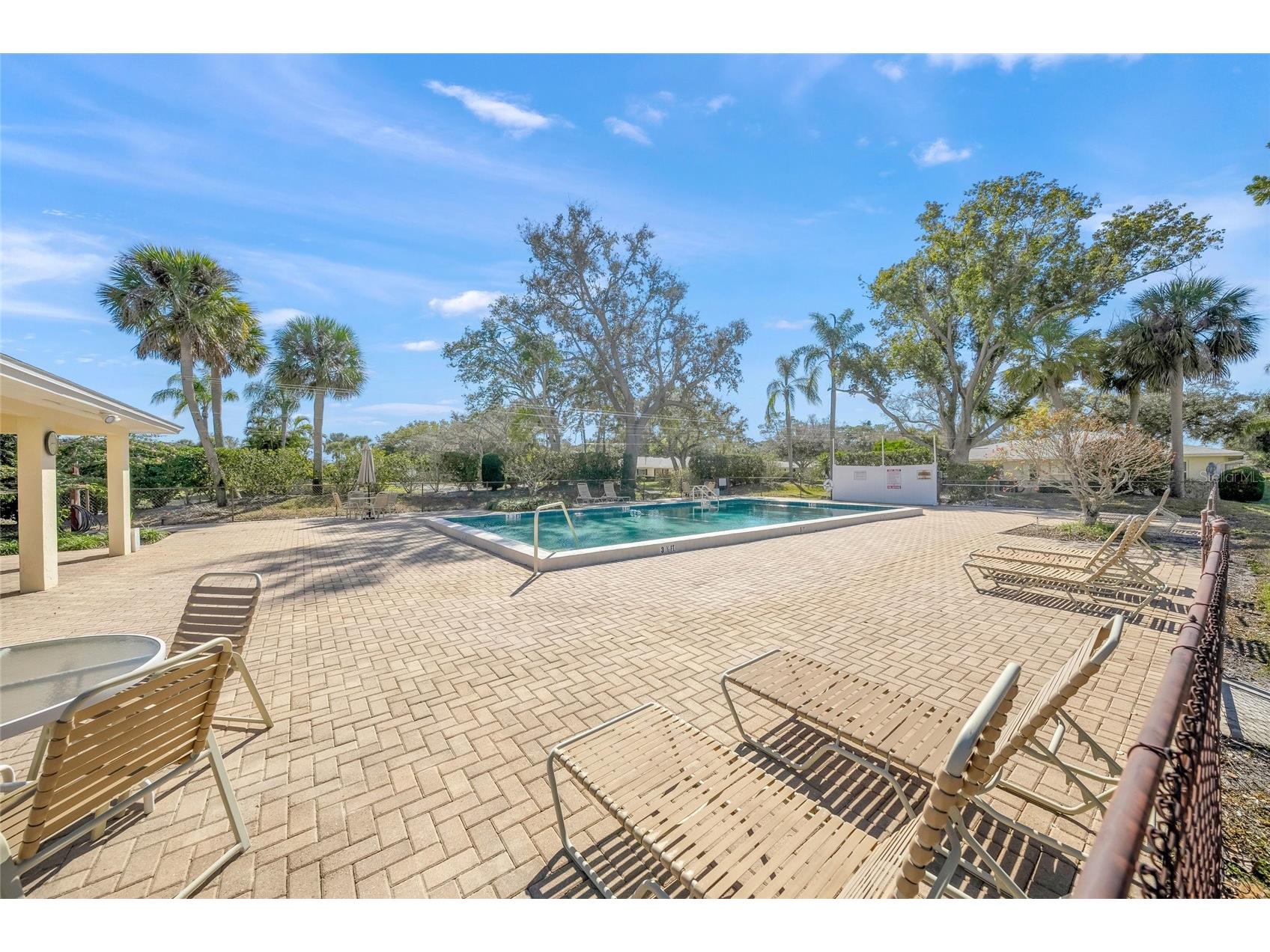 7860 Palm Aire Lane #105 Sarasota FL 34243 A4683450 image31