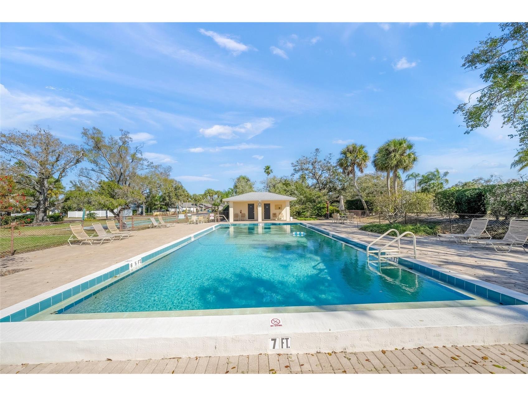 7860 Palm Aire Lane #105 Sarasota FL 34243 A4683450 image32
