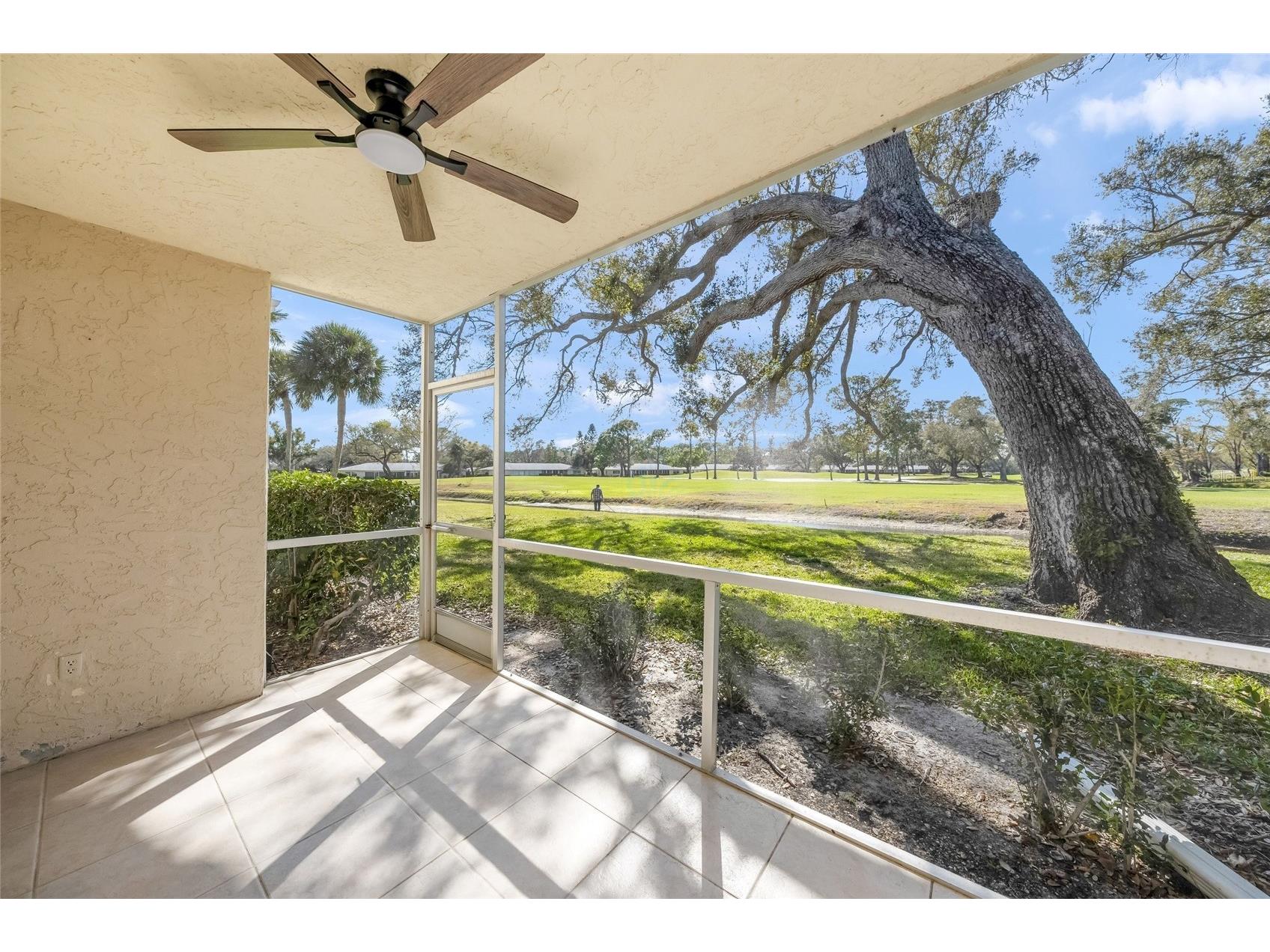 7860 Palm Aire Lane #105 Sarasota FL 34243 A4683450 image4