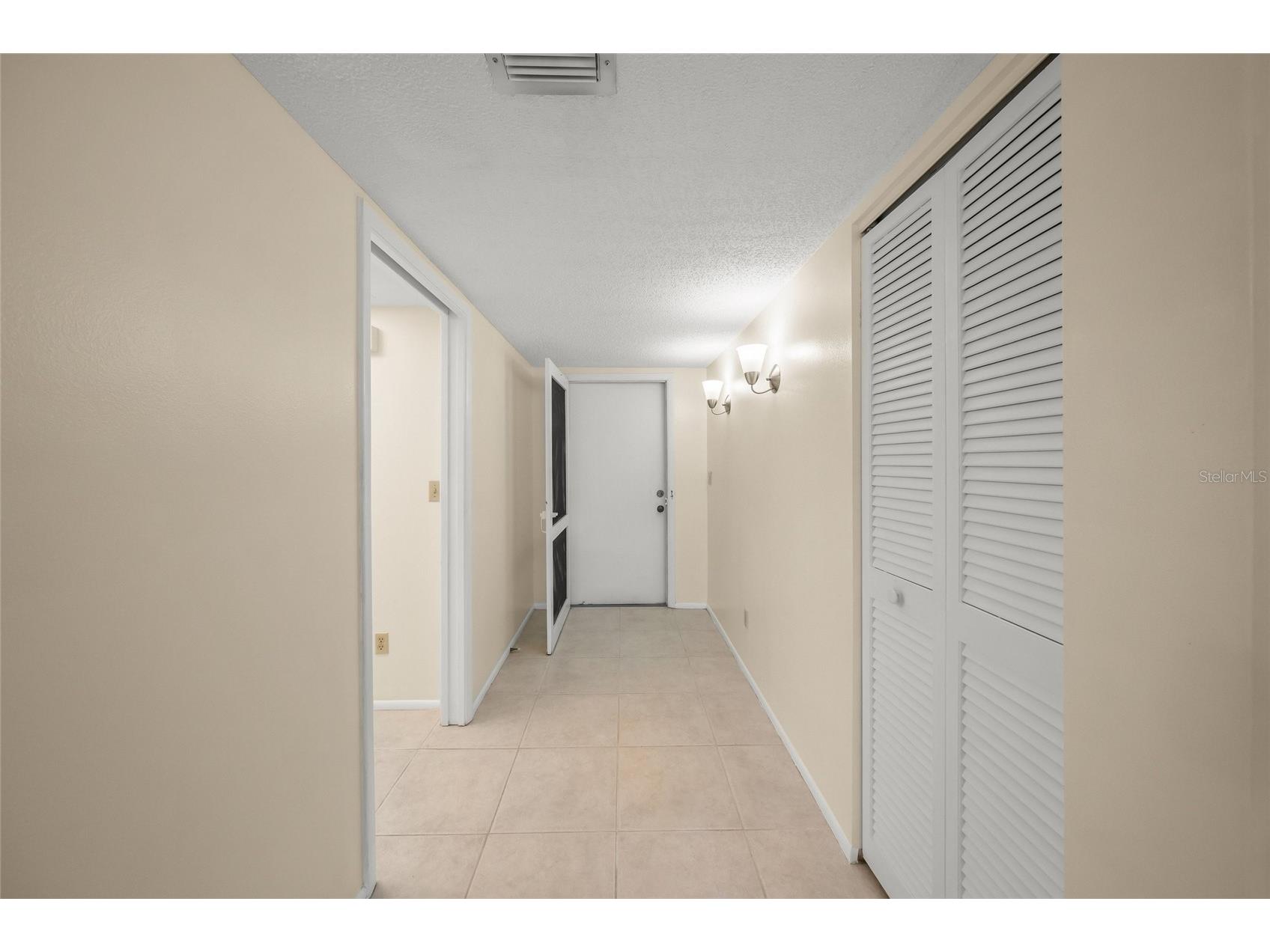 7860 Palm Aire Lane #105 Sarasota FL 34243 A4683450 image5
