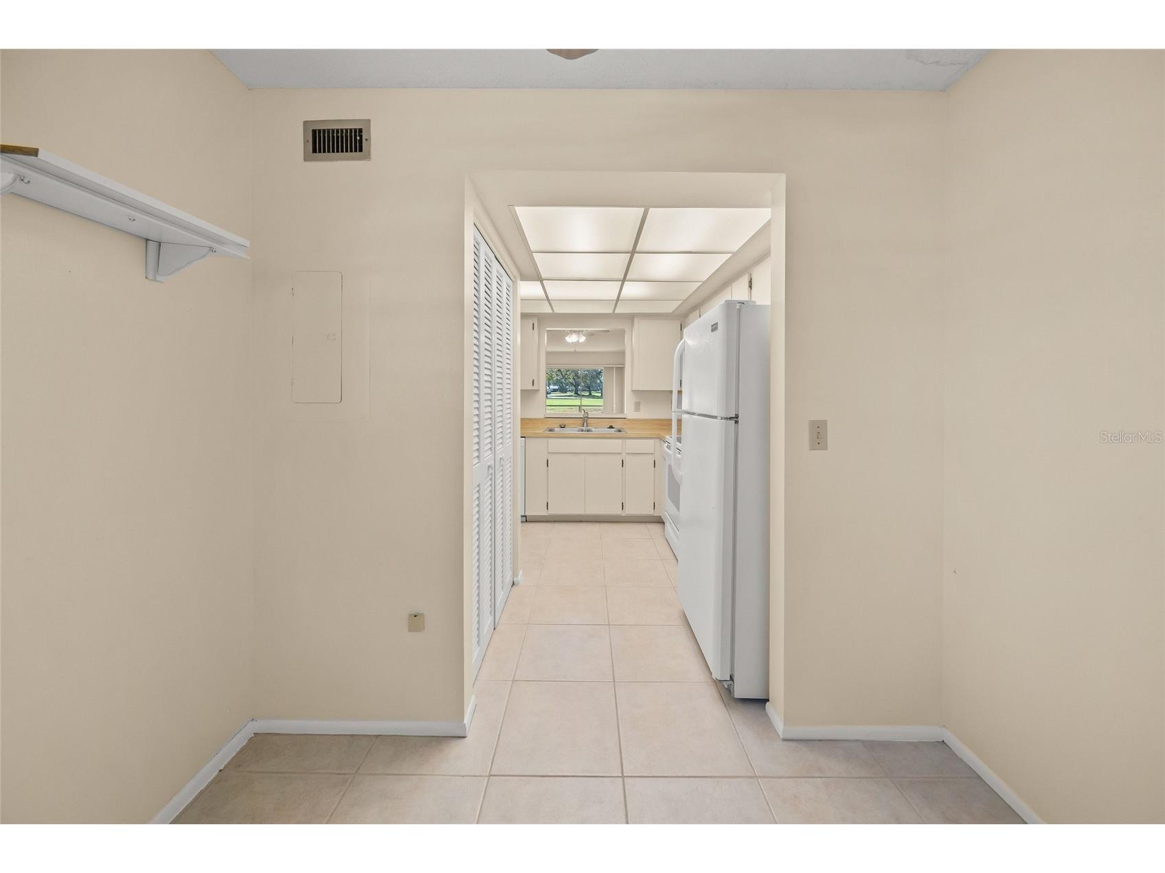 7860 Palm Aire Lane #105 Sarasota FL 34243 A4683450 image8