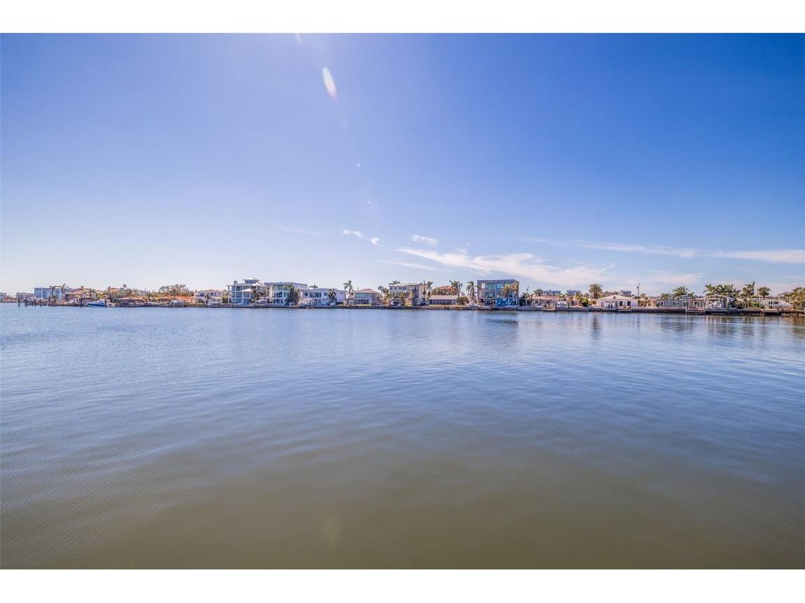 7874 9th Avenue S Saint Petersburg FL 33707 TB8335280 image1