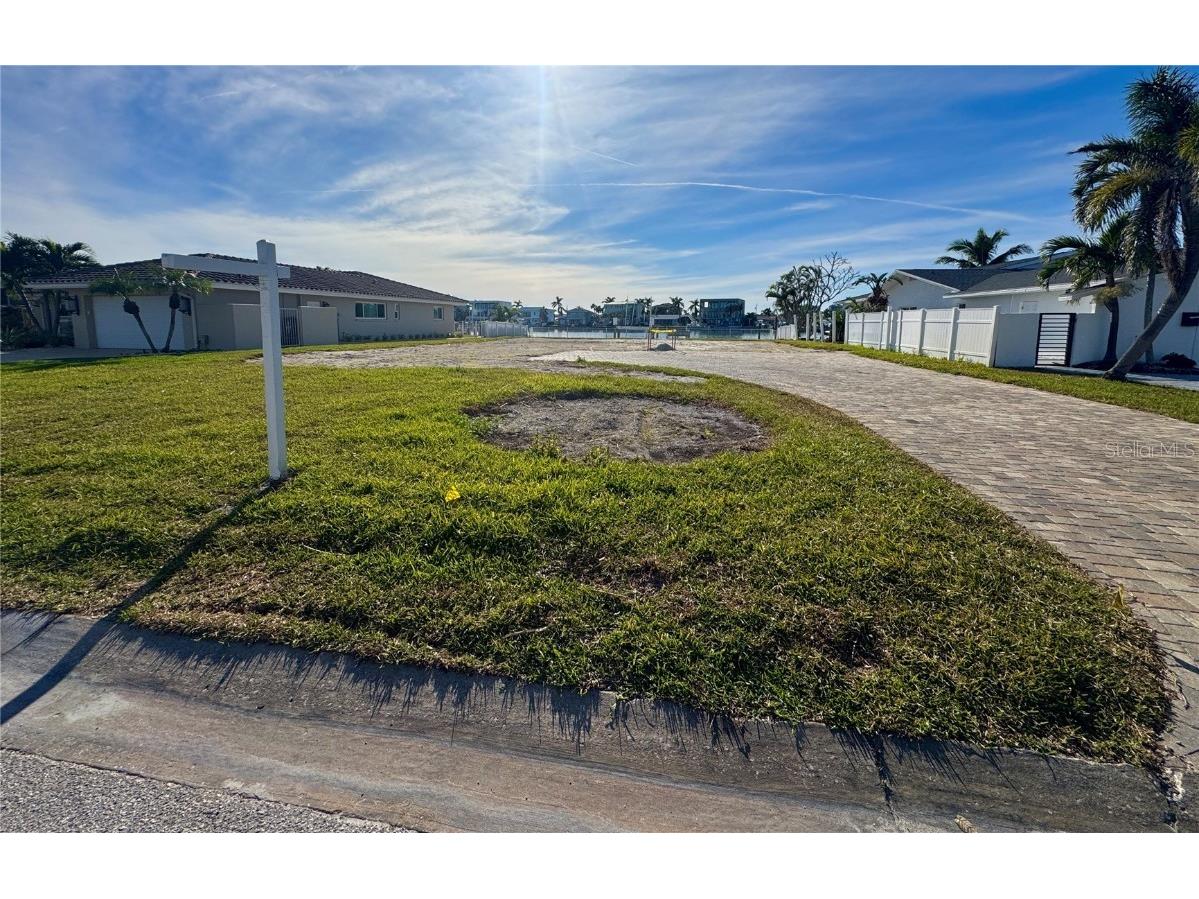 7874 9th Avenue S Saint Petersburg FL 33707 TB8335280 image18