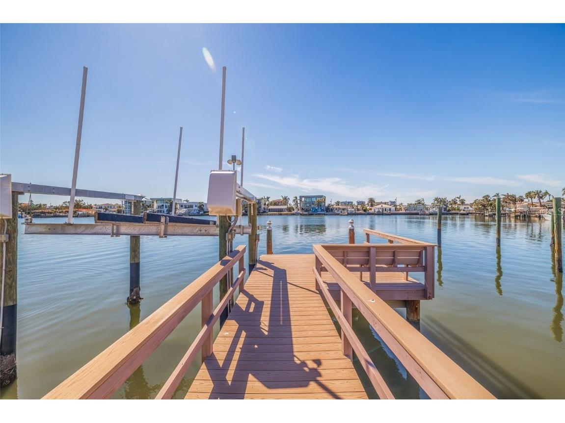 7874 9th Avenue S Saint Petersburg FL 33707 TB8335280 image5