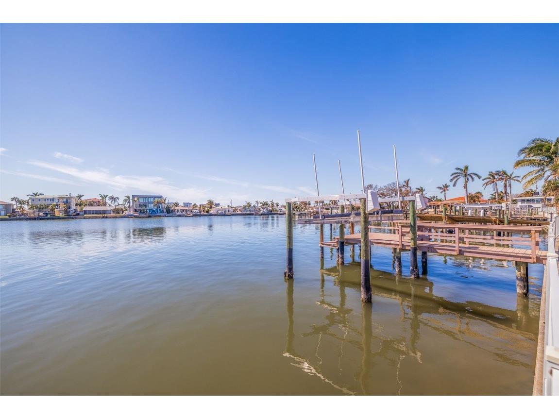 7874 9th Avenue S Saint Petersburg FL 33707 TB8335280 image6