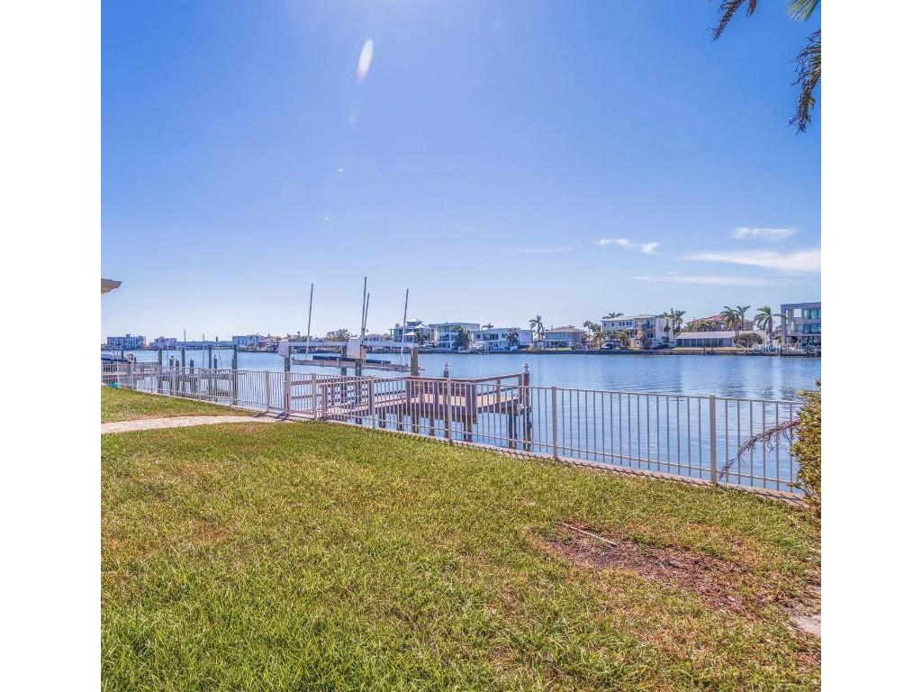 7874 9th Avenue S Saint Petersburg FL 33707 TB8335280 image8