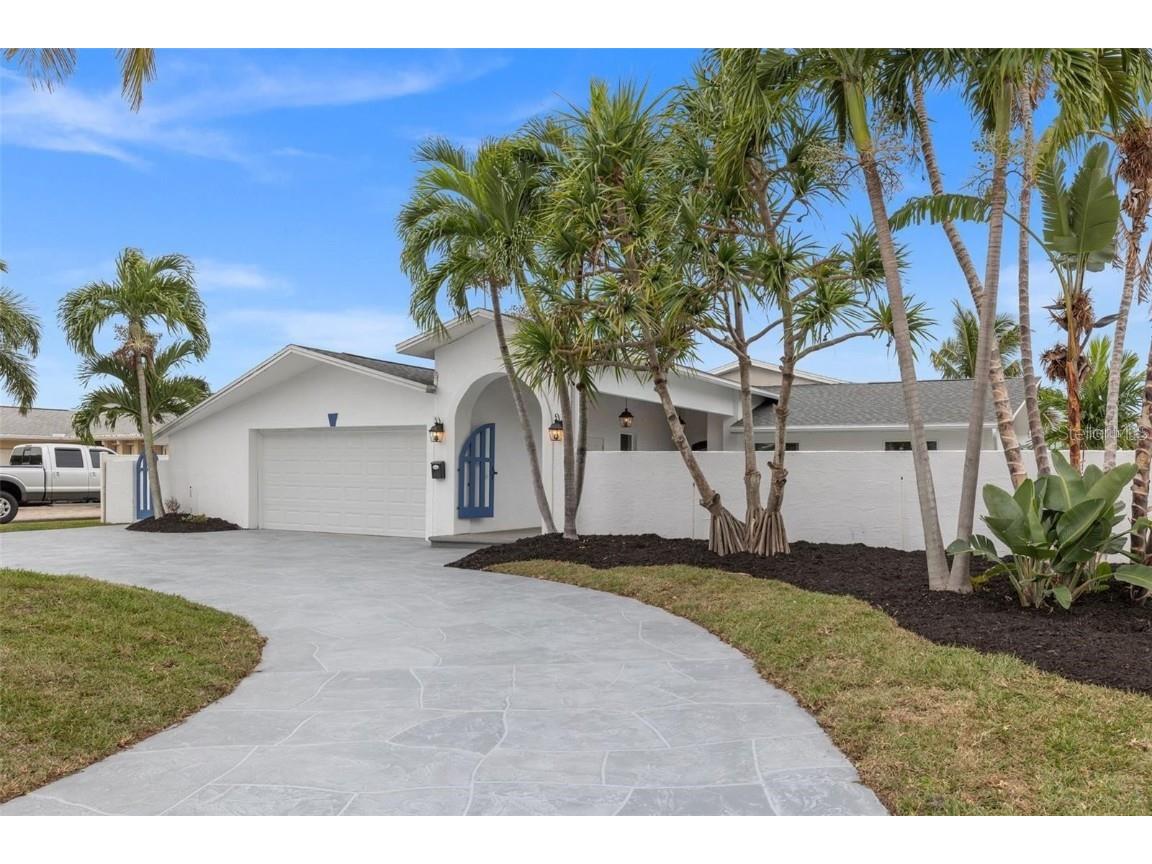 7880 9th Avenue S Saint Petersburg FL 33707 A4617606 image1