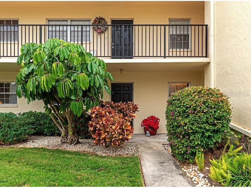 7880 Palm Aire Lane #103 Sarasota FL 34243 A4636592 image1
