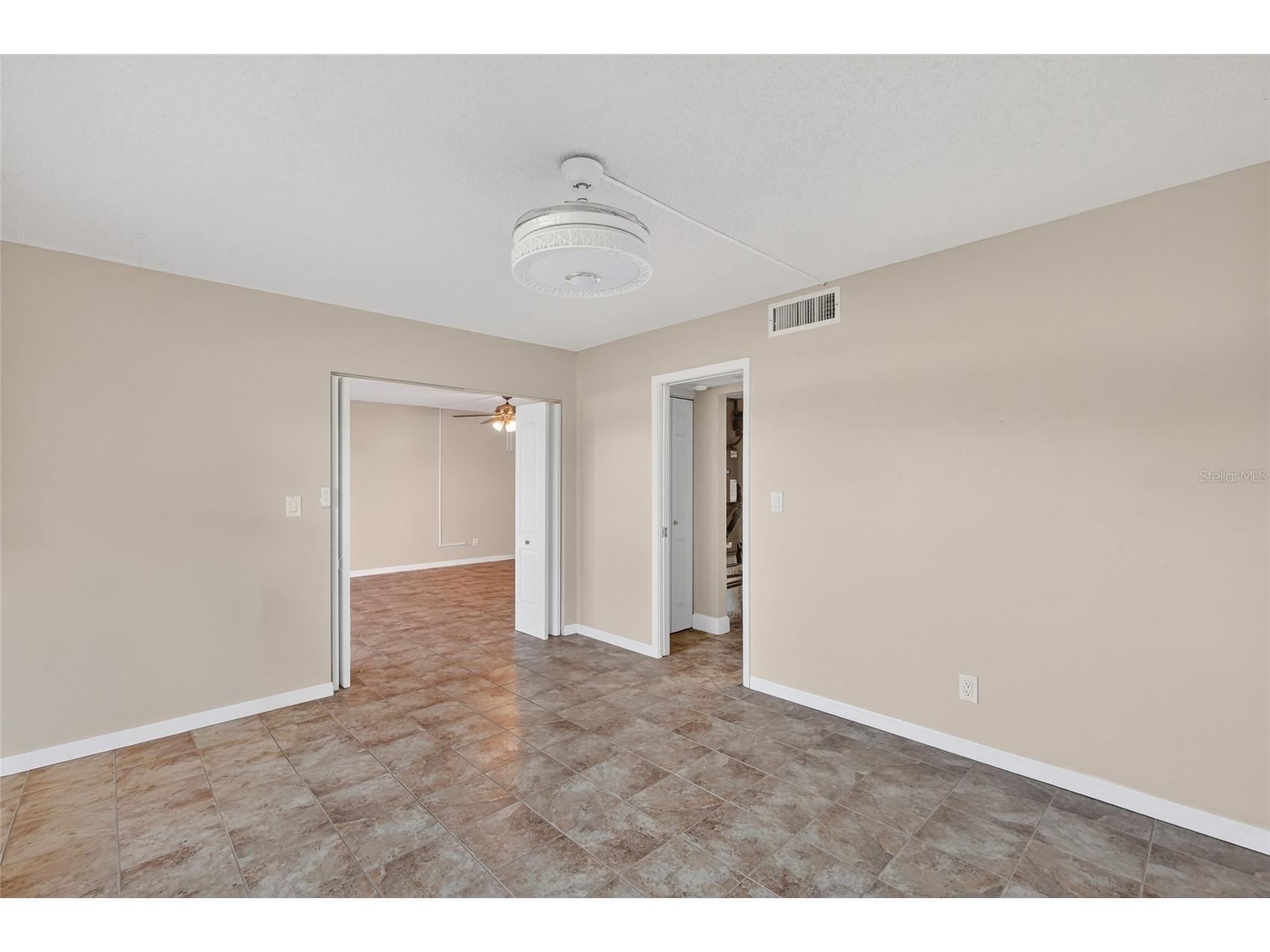 7880 Palm Aire Lane #105 Sarasota FL 34243 A4677623 image18