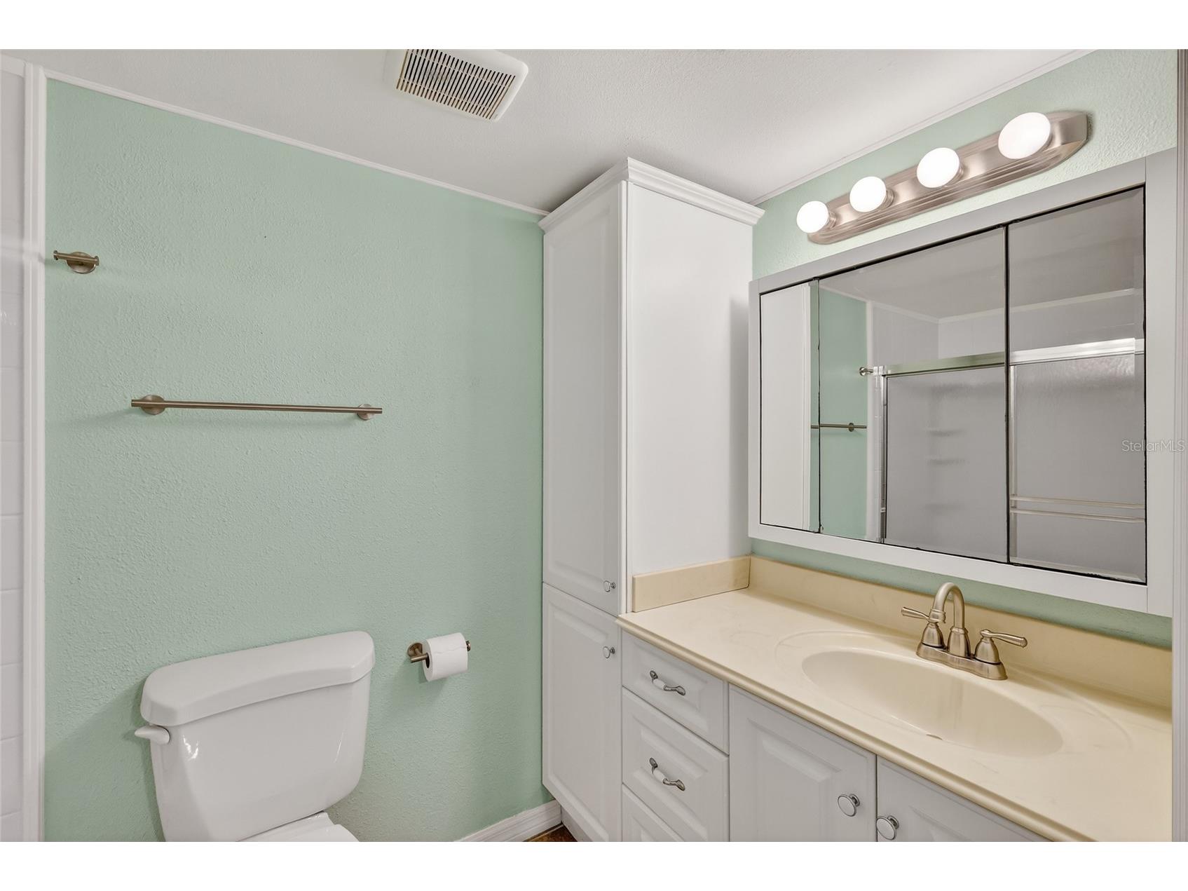 7880 Palm Aire Lane #105 Sarasota FL 34243 A4677623 image25