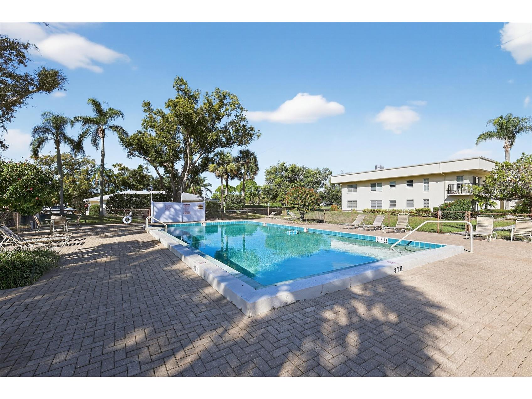 7880 Palm Aire Lane #105 Sarasota FL 34243 A4677623 image31