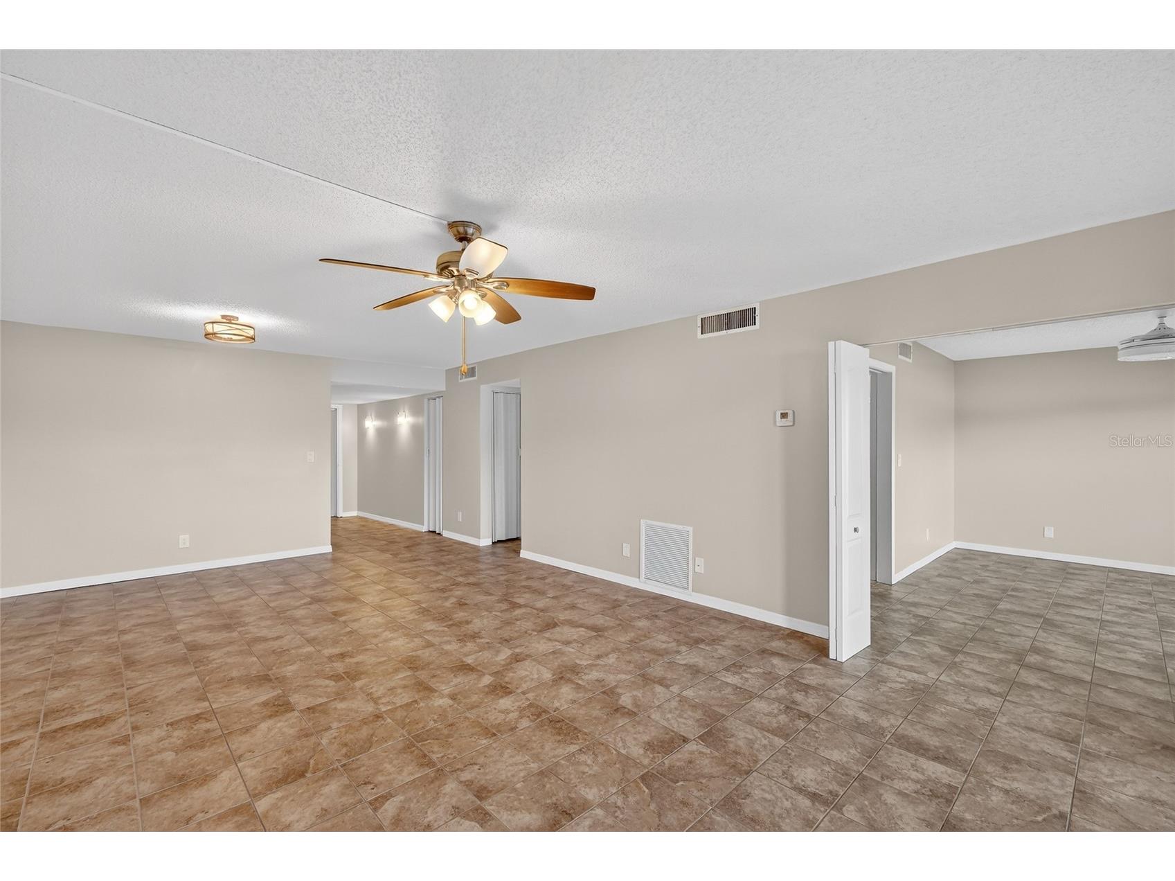 7880 Palm Aire Lane #105 Sarasota FL 34243 A4677623 image4